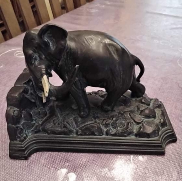 Elephant Bookend - Picture 1 of 2